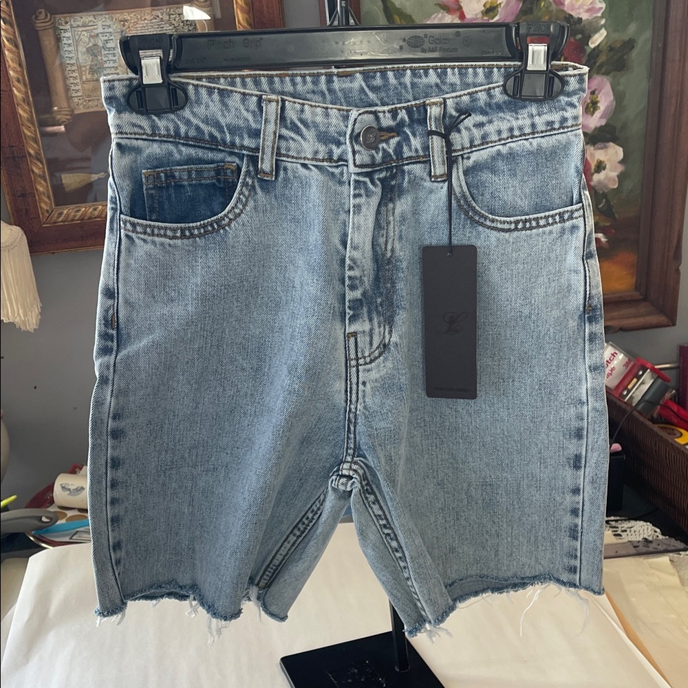 Luar XS High Waist Light Wash Denim Shorts Raw Hem Knee Length NWT
